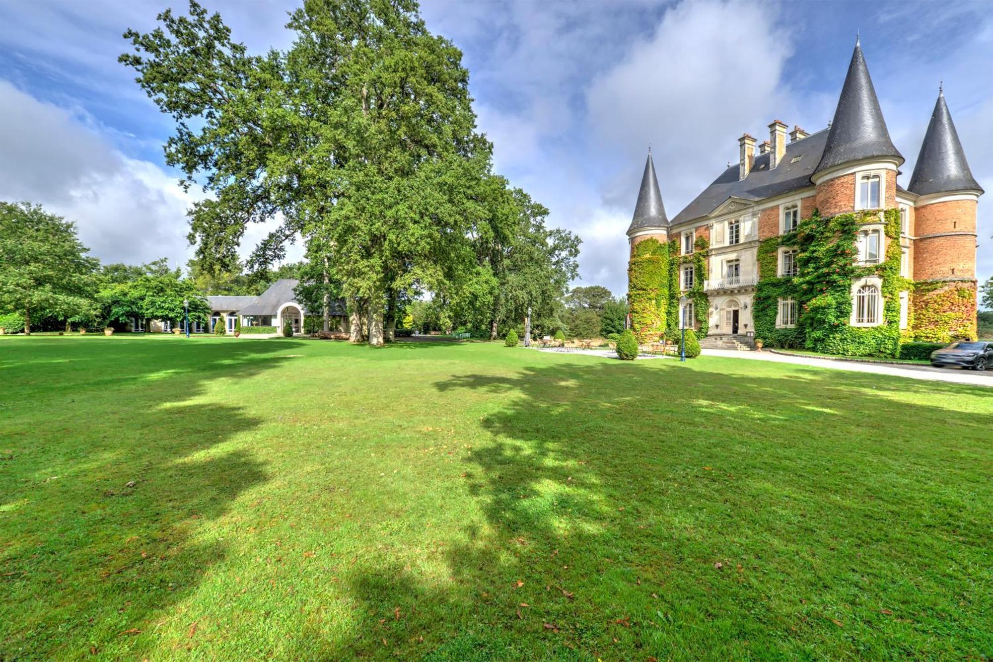 Chateau D'Apigne Rennes Le Rheu Exterior photo