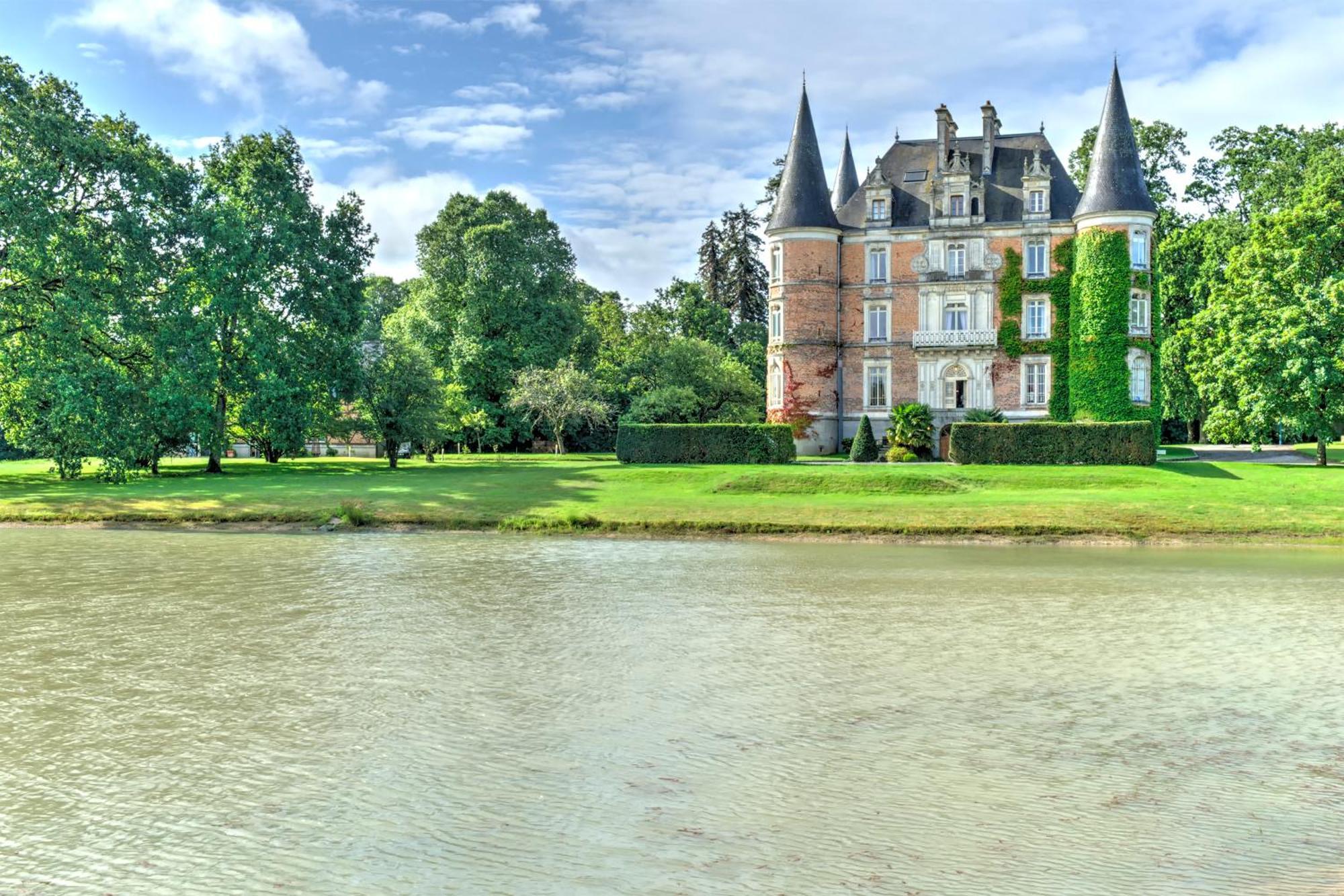 Chateau D'Apigne Rennes Le Rheu Exterior photo